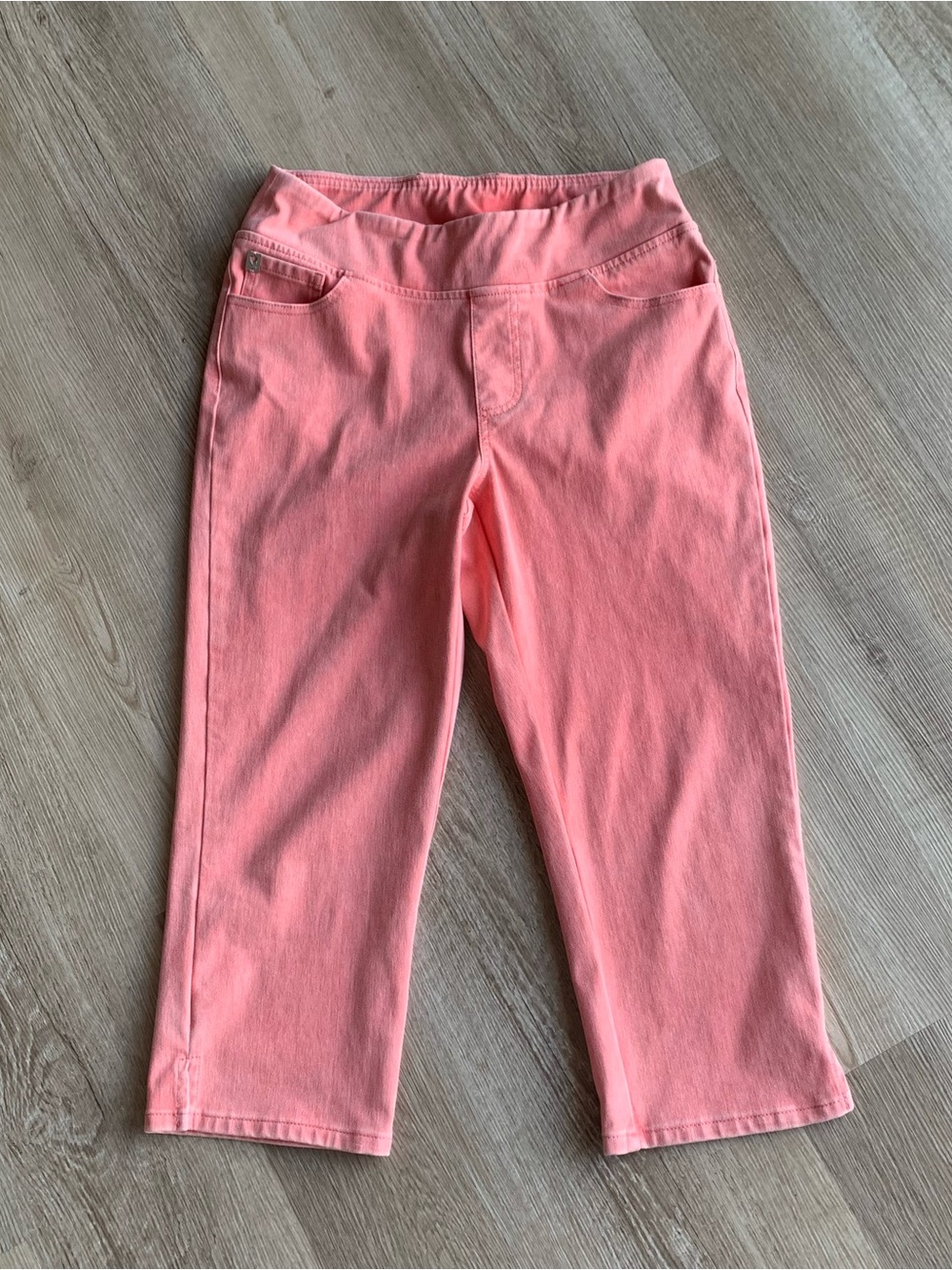 Belle by Kim Gravel Coral Pull On Capri Pants Size 8